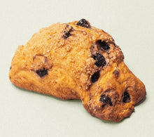 Load image into Gallery viewer, Scones with gluten free, soy free and cane sugar free options by Tori's Bakehsop